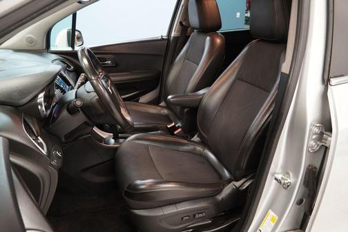 Silver Ice Metallic 2018 Chevrolet Trax LT