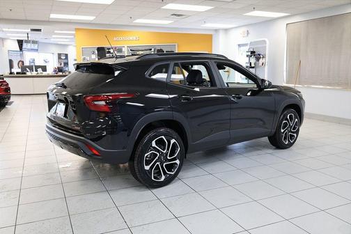 Mosaic Black Metallic 2026 Chevrolet Trax 2RS