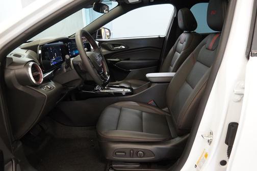 Summit White 2026 Chevrolet Trax 2RS