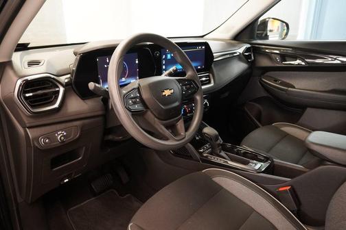 Mosaic Black Metallic 2024 Chevrolet Trailblazer LT