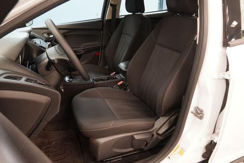 Oxford White 2016 Ford Focus SE