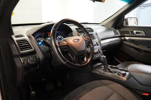 Oxford White 2018 Ford Explorer XLT