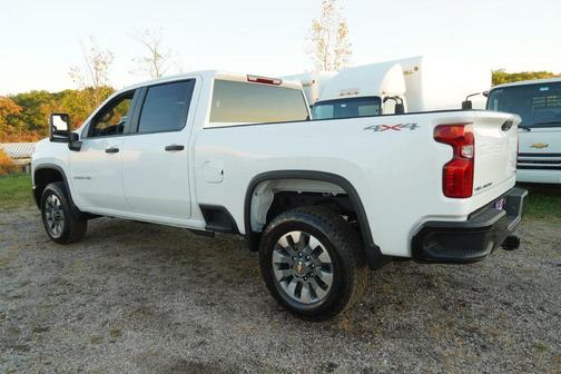Summit White 2026 Chevrolet Silverado 2500 Custom