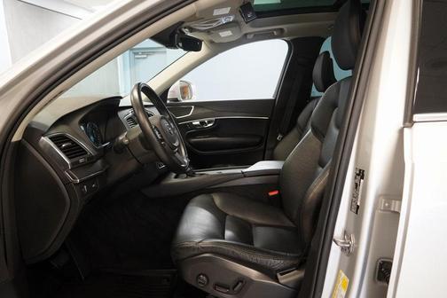 2020 Volvo XC90 T6 Momentum 6 Passenger