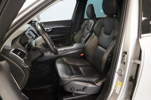 2020 Volvo XC90 T6 Momentum 6 Passenger