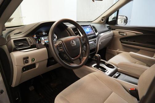 Silver 2016 Honda Pilot EX