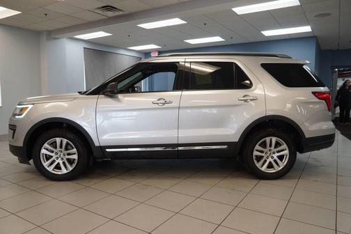 Magnetic 2017 Ford Explorer XLT