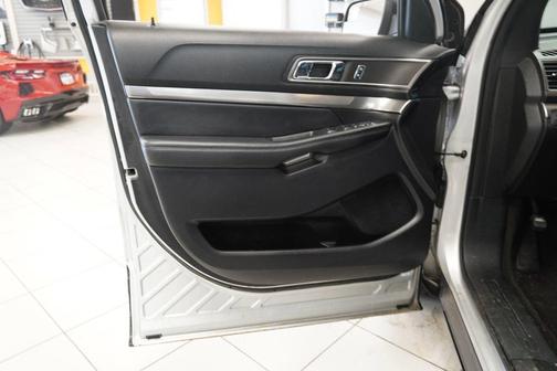 Magnetic 2017 Ford Explorer XLT