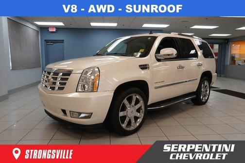 White Diamond Tri-Coat 2011 Cadillac Escalade Luxury