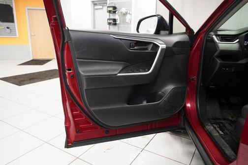 2020 Toyota RAV4 Hybrid LE