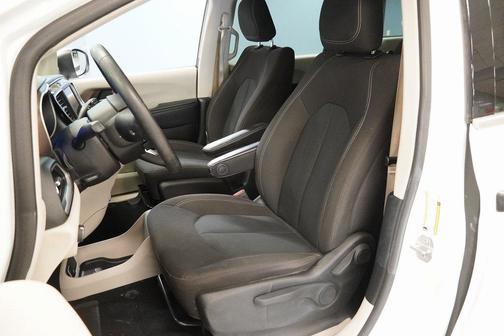 2020 Chrysler Voyager L
