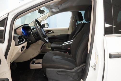 2020 Chrysler Voyager L