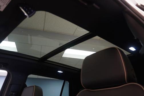 Iridescent Pearl Tricoat 2025 Chevrolet Tahoe Premier
