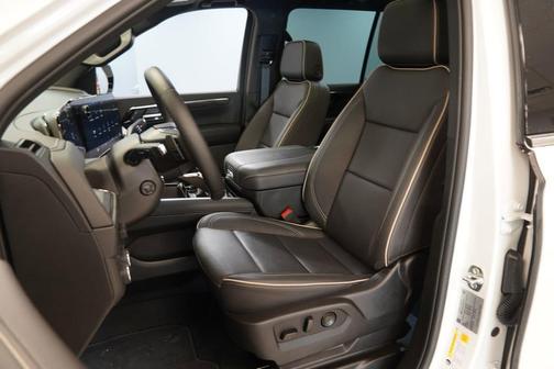 Iridescent Pearl Tricoat 2025 Chevrolet Tahoe Premier