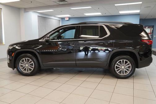 Mosaic Black Metallic 2023 Chevrolet Traverse LT Cloth