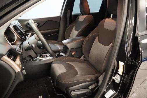 2016 Jeep Cherokee Sport