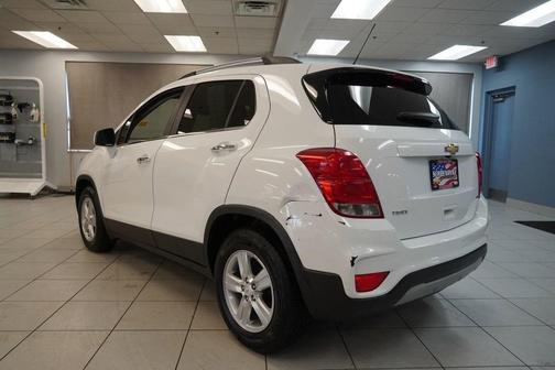 Summit White 2019 Chevrolet Trax LT
