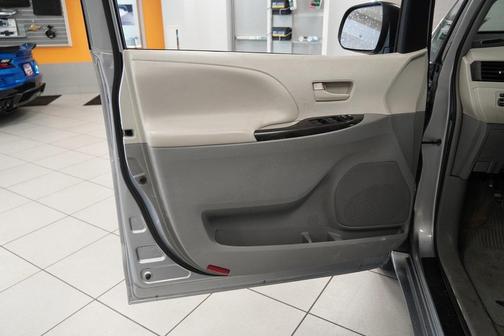 2013 Toyota Sienna LE