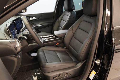 Mosaic Black Metallic 2026 Chevrolet Equinox LT