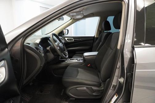 2020 Nissan Pathfinder S