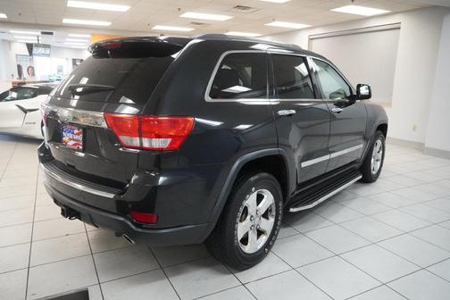 Brilliant Black Crystal Pearlcoat 2013 Jeep Grand Cherokee Limited
