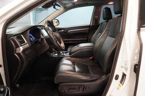 Blizzard Pearl 2018 Toyota Highlander SE