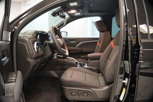 Black 2026 Chevrolet Colorado Z71