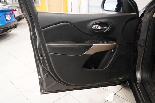 Granite Crystal Clearcoat Metallic 2017 Jeep Cherokee Limited