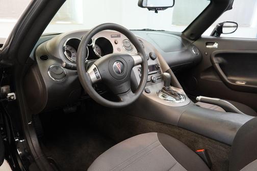 Mysterious Black 2009 Pontiac Solstice