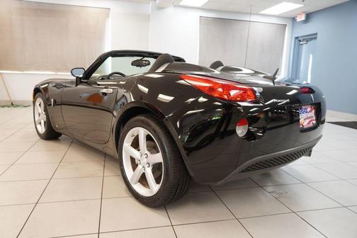 Mysterious Black 2009 Pontiac Solstice