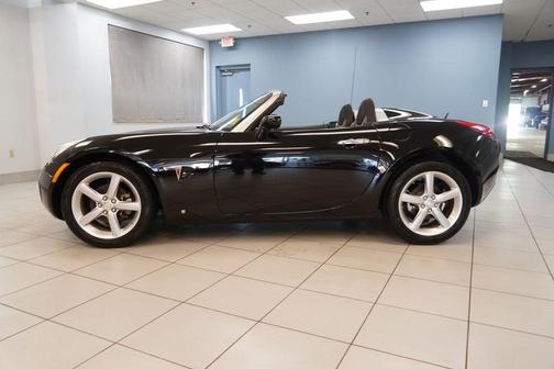 Mysterious Black 2009 Pontiac Solstice