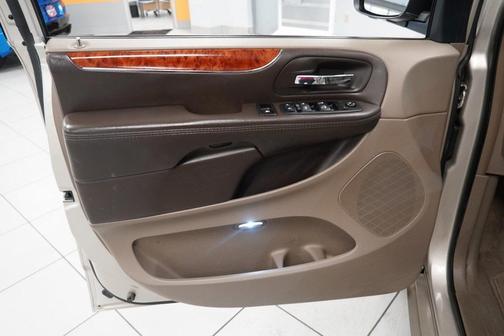 2014 Chrysler Town & Country Touring