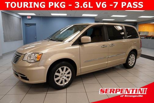 2016 Chrysler Town & Country Touring