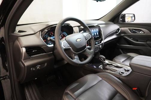 Mosaic Black Metallic 2023 Chevrolet Traverse LT Leather