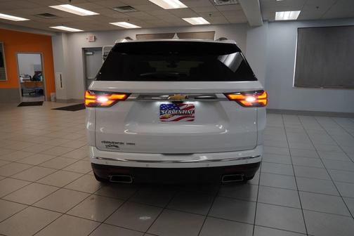 Summit White 2023 Chevrolet Traverse High Country
