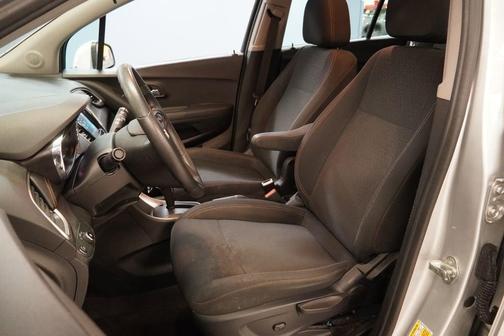 Silver Ice Metallic 2017 Chevrolet Trax LS
