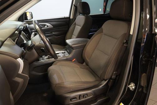 Mosaic Black Metallic 2018 Chevrolet Traverse LT Cloth