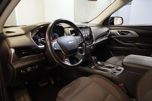Mosaic Black Metallic 2018 Chevrolet Traverse LT Cloth