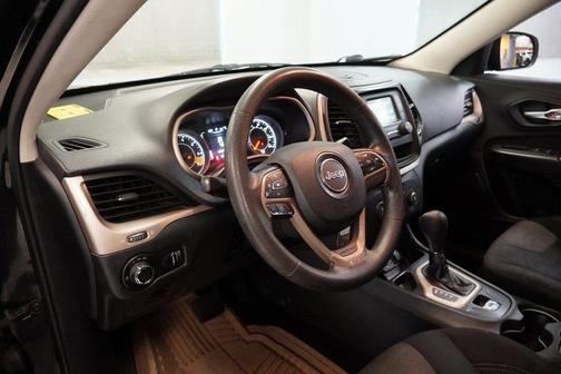 2015 Jeep Cherokee Sport