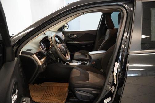 2015 Jeep Cherokee Sport