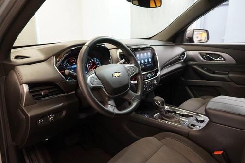 Sterling Gray Metallic 2023 Chevrolet Traverse LT Cloth
