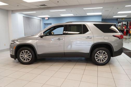Sterling Gray Metallic 2023 Chevrolet Traverse LT Cloth