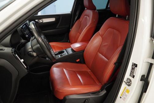 2019 Volvo XC40 T5 Momentum