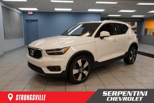 2019 Volvo XC40 T5 Momentum