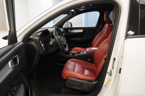 2019 Volvo XC40 T5 Momentum