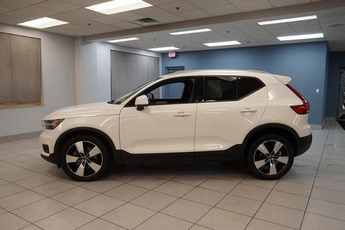 2019 Volvo XC40 T5 Momentum