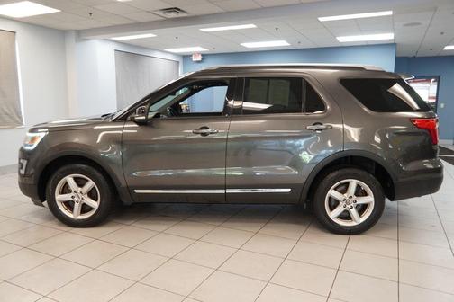 Magnetic 2017 Ford Explorer XLT