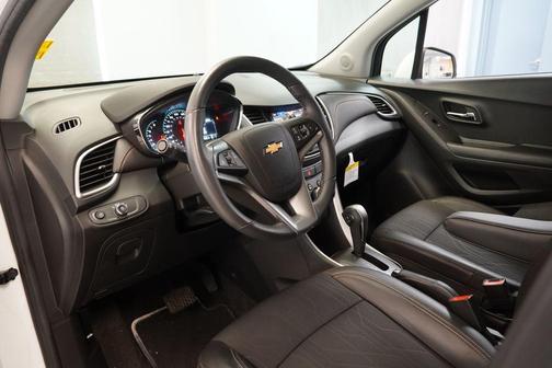 Summit White 2022 Chevrolet Trax LT