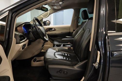 2019 Chrysler Pacifica Touring-L