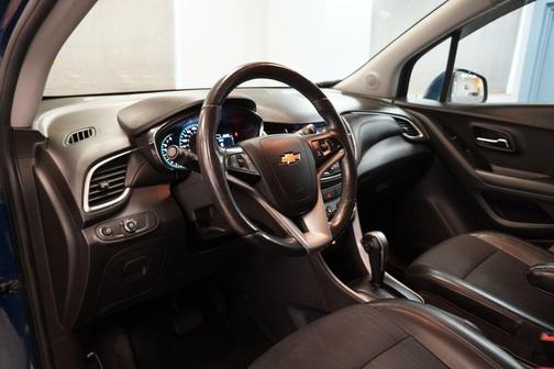 Pacific Blue Metallic 2020 Chevrolet Trax LT